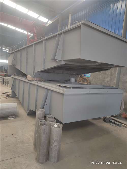 10臺直線振動篩加班加點，緊張有序生產制作中