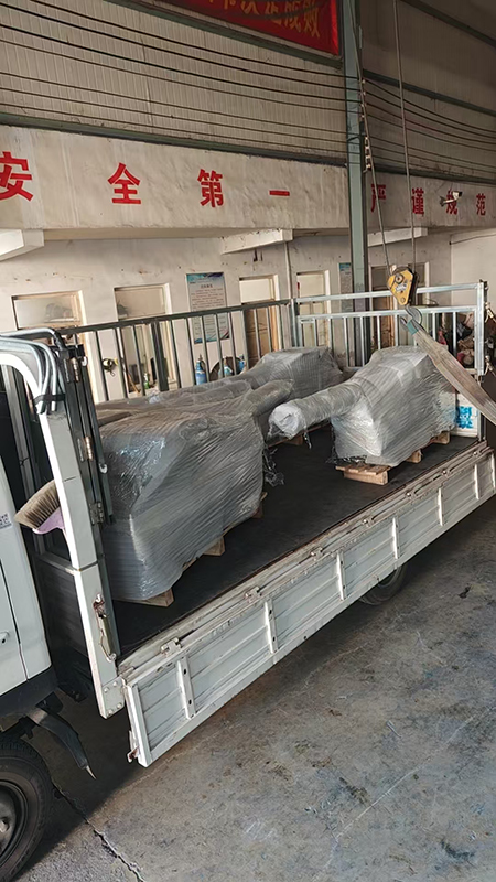 客戶定制5臺電磁給料機發貨