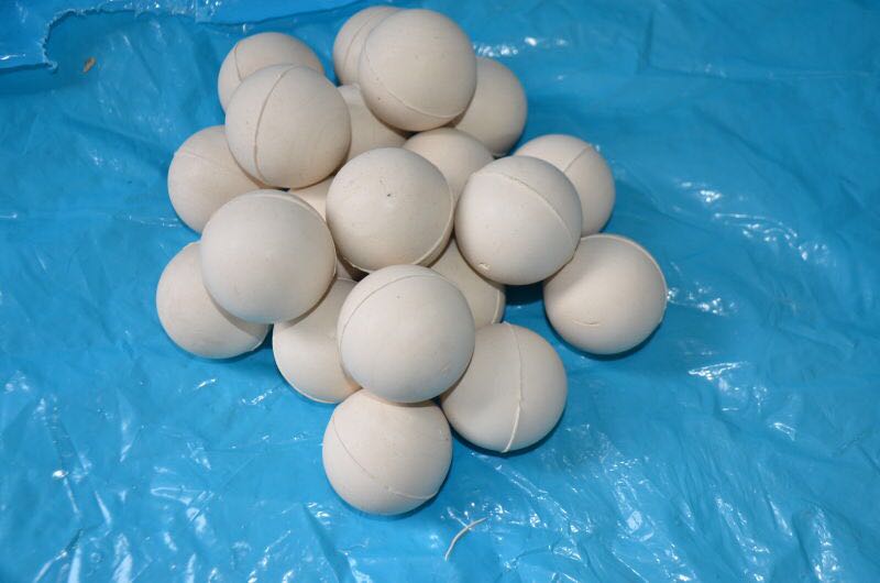 振動篩中彈跳球的有什么作用？