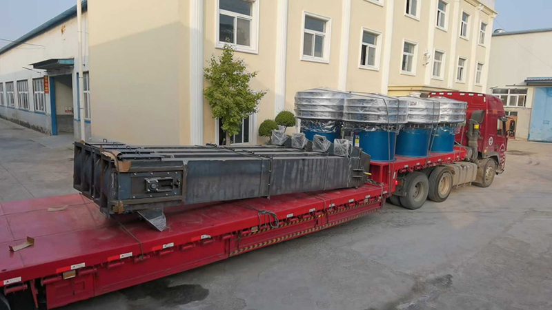 六臺旋振篩、4臺斗式提升機整車發(fā)貨