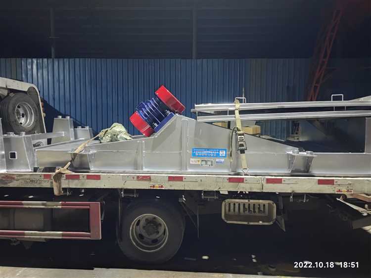 直線篩、直排篩、旋振篩、振動平臺等設備集中發貨