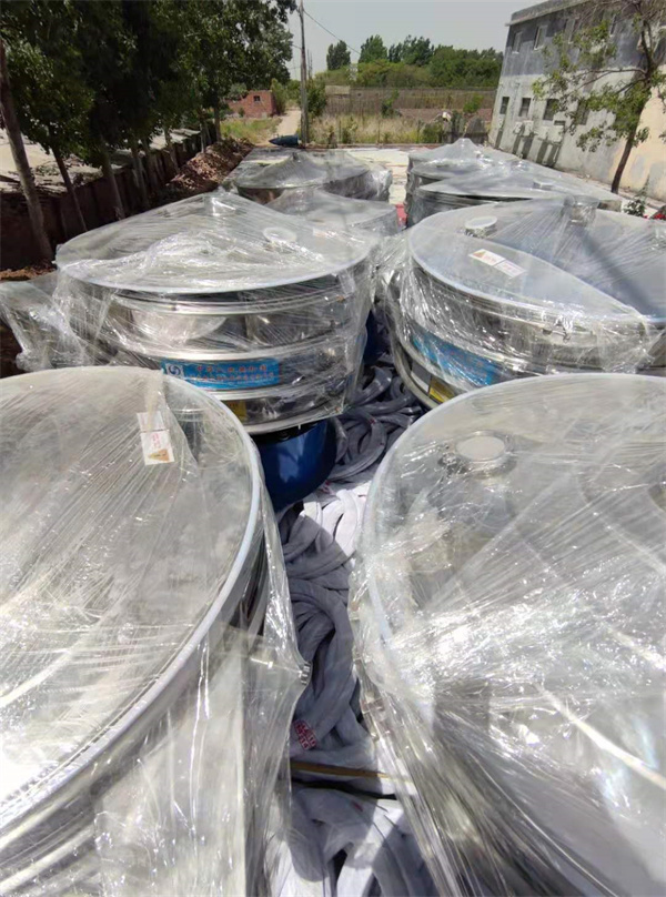 海南的某公司訂購的康振機械振動篩于昨天由德邦物流發出