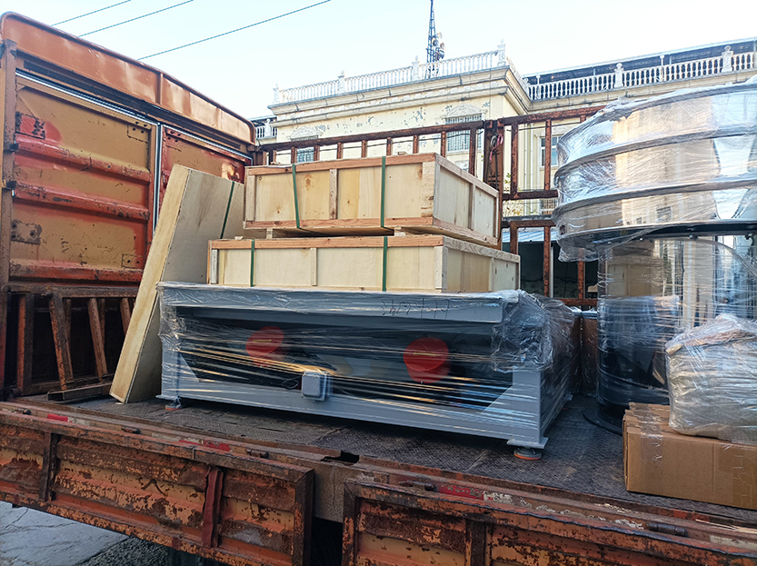 振動(dòng)給料機(jī)、網(wǎng)架等發(fā)貨